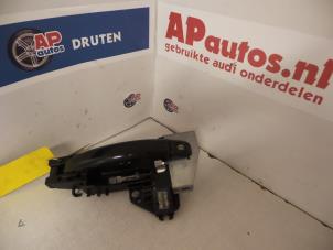 Gebruikte Portiergreep 2Deurs links Audi A5 Quattro (B8C/S) 3.0 TDI V6 24V Prijs € 24,99 Margeregeling aangeboden door AP Autos