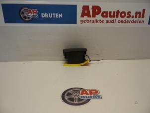 Gebruikte Asbak achter Audi A3 (8P1) 1.9 TDI Prijs € 35,00 Margeregeling aangeboden door AP Autos