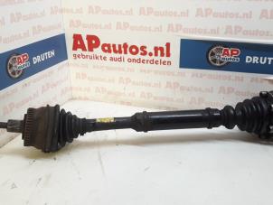 Gebruikte Aandrijfas links-voor Audi A4 Avant (B5) 1.8 20V Prijs € 24,99 Margeregeling aangeboden door AP Auto's