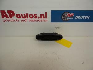 Gebruikte Portiergreep 4Deurs links-achter Audi A4 (B6) 1.9 TDI 100 Prijs € 24,99 Margeregeling aangeboden door AP Autos