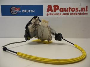 Gebruikte Slotmechaniek Portier 4Deurs links-achter Audi A6 Quattro (C6) 3.0 TDI V6 24V Prijs € 19,99 Margeregeling aangeboden door AP Autos