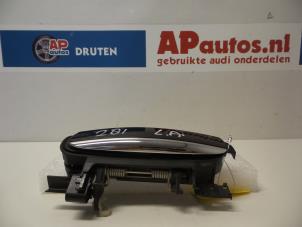 Gebruikte Portiergreep 4Deurs links-achter Audi A6 Quattro (C6) 3.0 TDI V6 24V Prijs € 24,99 Margeregeling aangeboden door AP Autos
