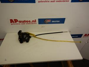 Gebruikte Slotmechaniek Portier 4Deurs rechts-achter Audi Allroad (C5) 2.5 V6 TDI 24V Prijs € 19,99 Margeregeling aangeboden door AP Autos