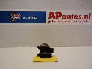 Gebruikte Kachelklep Motor Audi A4 (B6) 1.8 T 20V Prijs € 35,00 Margeregeling aangeboden door AP Autos