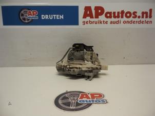 Gebruikte Portierslot Mechaniek 4Deurs links-achter Audi A4 Avant (B7) 1.8 T 20V Prijs € 30,00 Margeregeling aangeboden door AP Autos
