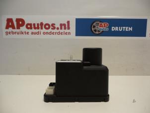 Gebruikte Motor Centrale Deurvergrendeling Audi 100 (C4) 2.3 E 5E Prijs € 24,99 Margeregeling aangeboden door AP Autos