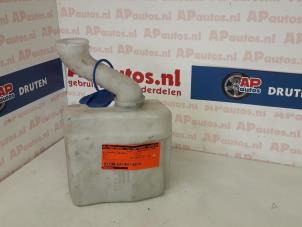 Gebruikte Ruitensproeiertank achter Audi A4 Avant (B5) 1.9 TDI Prijs € 10,00 Margeregeling aangeboden door AP Auto's