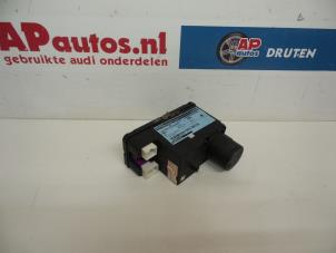 Gebruikte Deurvergrendeling Vacuumpomp Elektrisch Audi Cabrio (B4) 2.8 E Prijs € 24,99 Margeregeling aangeboden door AP Autos