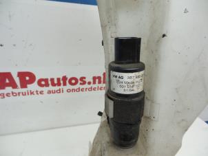 Gebruikte Pomp koplampsproeier Audi A6 Avant Quattro (C6) 3.2 V6 24V FSI Prijs € 19,99 Margeregeling aangeboden door AP Autos