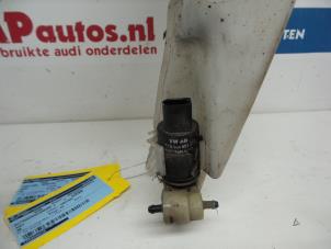 Gebruikte Ruitensproeierpomp voor Audi A6 Avant Quattro (C6) 3.2 V6 24V FSI Prijs € 9,99 Margeregeling aangeboden door AP Autos