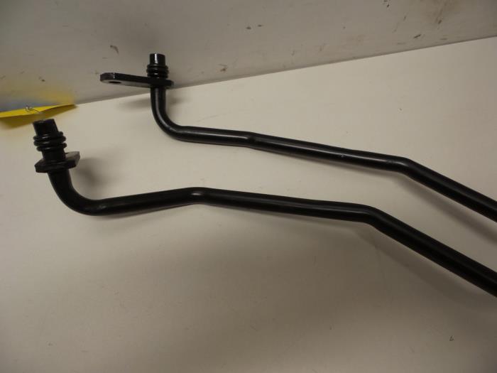 Oliedruk Leiding van een Audi A8 (D2) 2.5 TDI V6 24V 2001