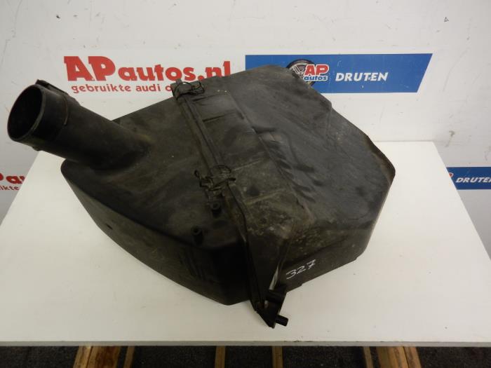 Gebruikte Luchtfilterhuis Audi A6 Avant (C4) 2.6 V6 Prijs € 19,99 Margeregeling aangeboden door AP Auto's