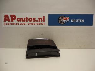 Gebruikte Asbak voor Audi A6 Quattro (C6) 3.0 TDI V6 24V Prijs € 19,99 Margeregeling aangeboden door AP Autos