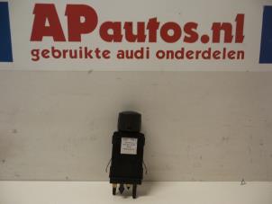 Gebruikte Schakelaar Achteruitverwarming Audi TT (8N3) 1.8 20V Turbo Quattro Prijs € 15,00 Margeregeling aangeboden door AP Autos