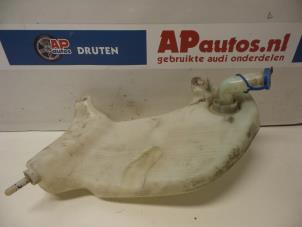 Gebruikte Ruitensproeiertank voor Audi 80 (B4) 2.0 E Prijs € 15,00 Margeregeling aangeboden door AP Autos