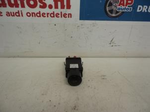 Gebruikte Schakelaar ESP Audi TT (8N3) 1.8 20V Turbo Quattro Prijs € 12,50 Margeregeling aangeboden door AP Autos