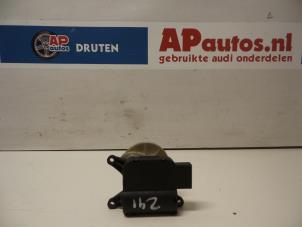 Gebruikte Kachelklep Motor Audi A4 Avant (B6) 2.5 TDI 155 24V Prijs € 35,00 Margeregeling aangeboden door AP Autos