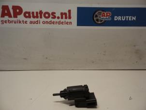 Gebruikte Remlicht Schakelaar Audi TT (8N3) 1.8 20V Turbo Quattro Prijs € 19,99 Margeregeling aangeboden door AP Autos