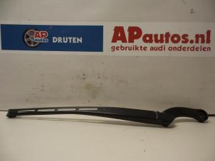 Gebruikte Ruitenwisserarm voor Audi A4 (B7) 2.0 TDI 16V Prijs € 9,99 Margeregeling aangeboden door AP Autos