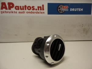 Gebruikte Luchtrooster Dashboard Audi TT (8N3) 1.8 T 20V Quattro Prijs € 19,99 Margeregeling aangeboden door AP Autos