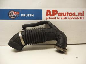 Gebruikte Luchtinlaat slang Audi A4 Avant (B7) 2.0 TDI 16V Prijs € 35,00 Margeregeling aangeboden door AP Autos