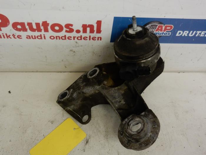 Gebruikte Motorsteun Audi A4 Avant (B5) 2.5 TDI V6 24V Prijs € 19,99 Margeregeling aangeboden door AP Auto's