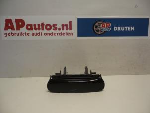 Gebruikte Portiergreep 4Deurs links-achter Audi A4 (B7) 2.0 TDI 16V Prijs € 24,99 Margeregeling aangeboden door AP Autos