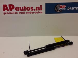 Gebruikte Gasdemperset Achterklep Audi A4 Quattro (B6) 3.0 V6 30V Prijs € 35,00 Margeregeling aangeboden door AP Autos