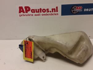 Gebruikte Ruitensproeiertank voor Audi A6 Avant (C5) 2.8 V6 30V Prijs € 15,00 Margeregeling aangeboden door AP Autos