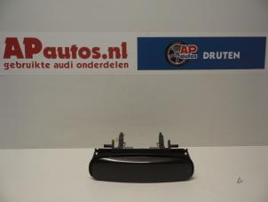 Gebruikte Deurgreep 4Deurs rechts-achter Audi A3 Sportback (8PA) 1.6 Prijs € 35,00 Margeregeling aangeboden door AP Autos