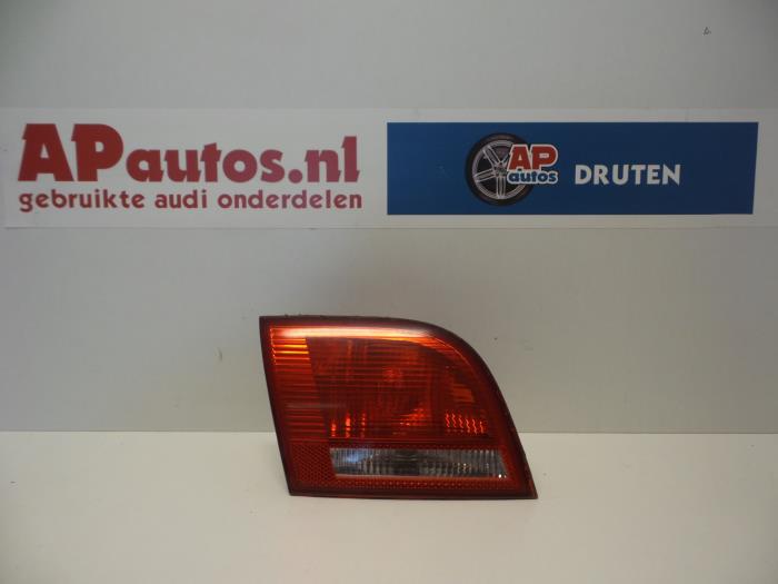 Achterlichtglas links van een Audi A3 Sportback (8PA) 1.6 2006