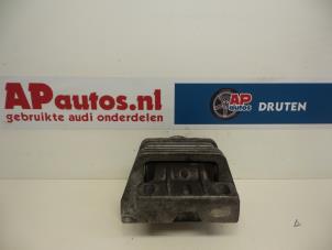 Gebruikte Versnellingsbak Steun Audi TT (8N3) 1.8 T 20V Quattro Prijs € 30,00 Margeregeling aangeboden door AP Autos
