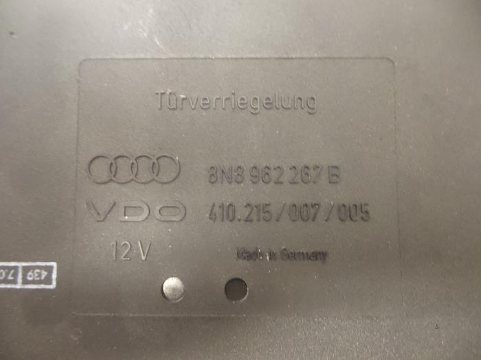 Module Centrale Deurvergrendeling van een Audi TT (8N3) 1.8 T 20V Quattro 2000