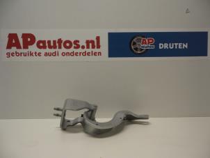 Gebruikte Achterklep Scharnier Audi A6 Avant Quattro (C6) 3.2 V6 24V FSI Prijs € 14,99 Margeregeling aangeboden door AP Autos