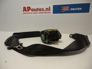 Gebruikte Veiligheidsgordel rechts-voor Audi A2 (8Z0) 1.4 16V Prijs € 35,00 Margeregeling aangeboden door AP Autos