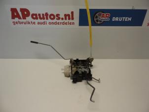 Gebruikte Portierslot Mechaniek 2deurs rechts Audi A3 Quattro (8L1) 1.8 T 20V Prijs € 35,00 Margeregeling aangeboden door AP Autos
