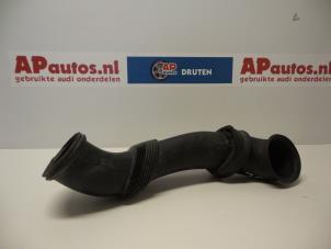 Gebruikte Aanzuigslang Lucht Audi Q7 (4LB) 3.0 TDI V6 24V Prijs € 35,00 Margeregeling aangeboden door AP Auto's