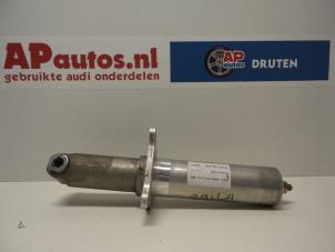 Gebruikte Bumpersteun links-achter Audi A8 (D2) 2.5 TDI V6 24V Prijs € 19,99 Margeregeling aangeboden door AP Autos