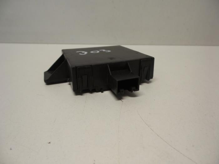 Alarm module van een Audi A3 Sportback (8PA) 2.0 TDI 16V 2010