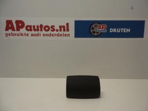 Gebruikte Asbak achter Audi A3 Sportback (8PA) 2.0 TDI 16V Prijs € 35,00 Margeregeling aangeboden door AP Autos