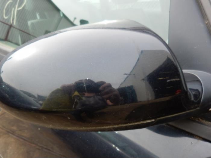Buitenspiegel rechts van een Audi A2 (8Z0) 1.6 FSI 16V 2002