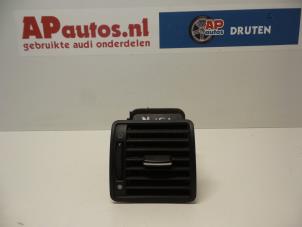 Gebruikte Luchtrooster Dashboard Audi S8 (D2) S8 4.2 V8 32V Prijs € 19,99 Margeregeling aangeboden door AP Auto's