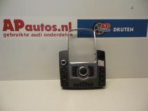 Gebruikte Radiobedienings paneel Audi A6 Avant Quattro (C6) 3.2 V6 24V FSI Prijs € 49,99 Margeregeling aangeboden door AP Auto's