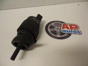 Gebruikte Ruitensproeierpomp voor Audi TT (8J3) 2.0 TDI 16V Quattro Prijs € 9,99 Margeregeling aangeboden door AP Autos