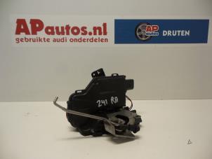 Gebruikte Portierslot Mechaniek 4Deurs rechts-achter Audi A4 Avant (B6) 2.5 TDI 155 24V Prijs € 30,00 Margeregeling aangeboden door AP Autos