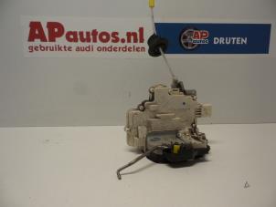 Gebruikte Portierslot Mechaniek 4Deurs rechts-achter Audi A4 Avant (B7) 2.0 20V Prijs € 30,00 Margeregeling aangeboden door AP Autos