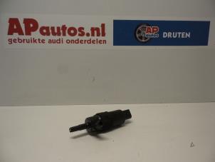 Gebruikte Koplampsproeier pomp Audi A4 (B8) 2.0 TFSI 16V Prijs € 19,99 Margeregeling aangeboden door AP Autos