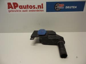 Gebruikte Ruitensproeiertank voor Audi A4 (B8) 2.0 TFSI 16V Prijs € 20,00 Margeregeling aangeboden door AP Autos