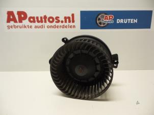 Gebruikte Kachel Ventilatiemotor Audi A4 (B7) 2.0 TFSI 20V Prijs € 19,99 Margeregeling aangeboden door AP Autos