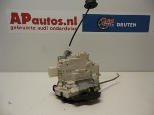 Gebruikte Deurslot Mechaniek 4Deurs links-voor Audi A4 (B7) 2.0 TDI 16V Prijs € 29,99 Margeregeling aangeboden door AP Autos